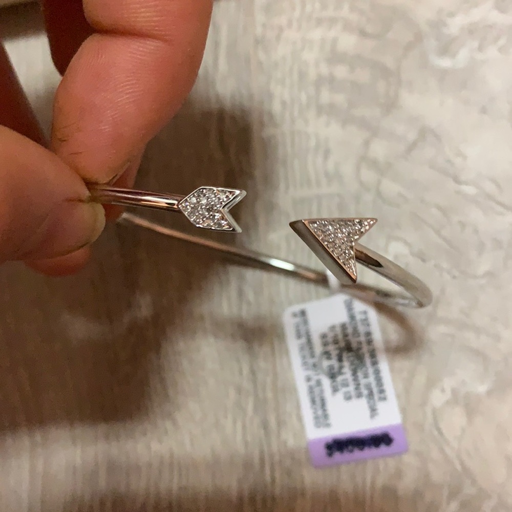 Beautiful arrow bracelet! Brand new! Never worn